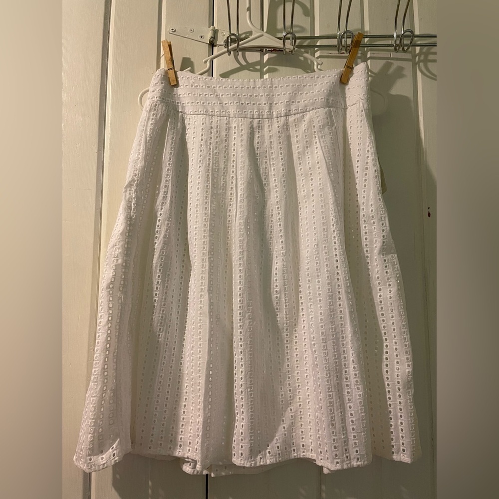 Liz Claiborne white eyelet skirt-size 8 like new